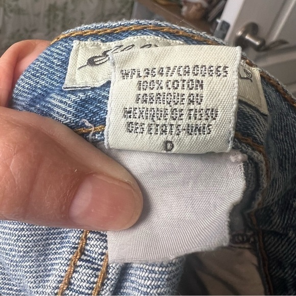 Eddie Bauer distressed Jean shorts with frayed hem, 💯% cotton, 10P - Picture 6 of 6